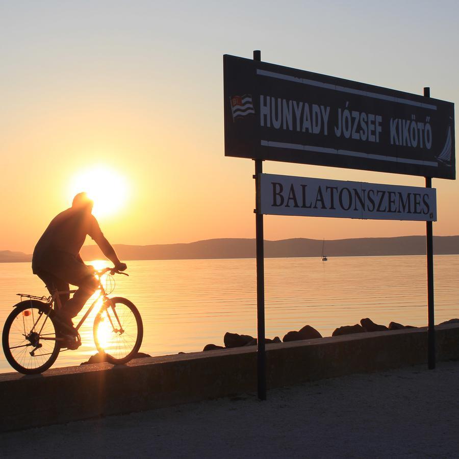 Blue Bike Hostel Balatonszárszó Εξωτερικό φωτογραφία