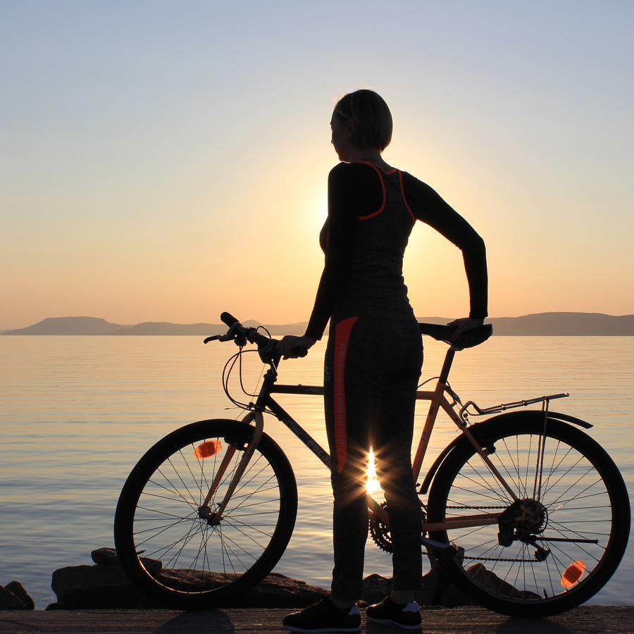 Blue Bike Hostel Balatonszárszó Εξωτερικό φωτογραφία